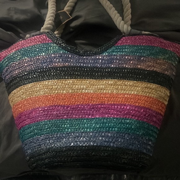 Vans handbag . Normal wear and tear. Perfect for fun in the sun! Colorful ! - Picture 3 of 6